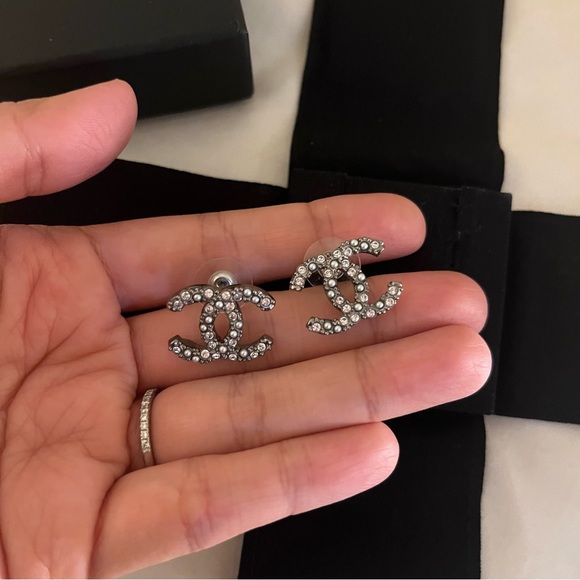Authentic Chanel CC Logo Crystal Earrings Ruthenium Hardware - Picture 6 of 6